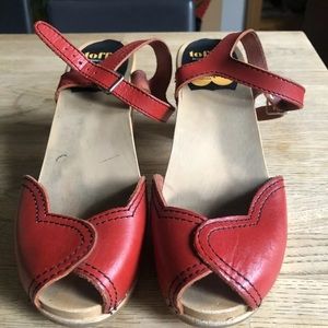 Red Sweetheart Swedish Hasbeens 39